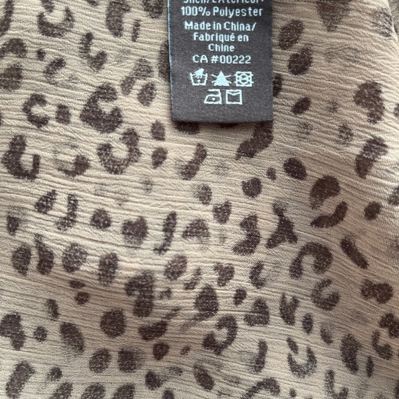 JESSICA Sheer Leopard long sleeve ruffle front, animal print button down Large - Picture 7 of 9